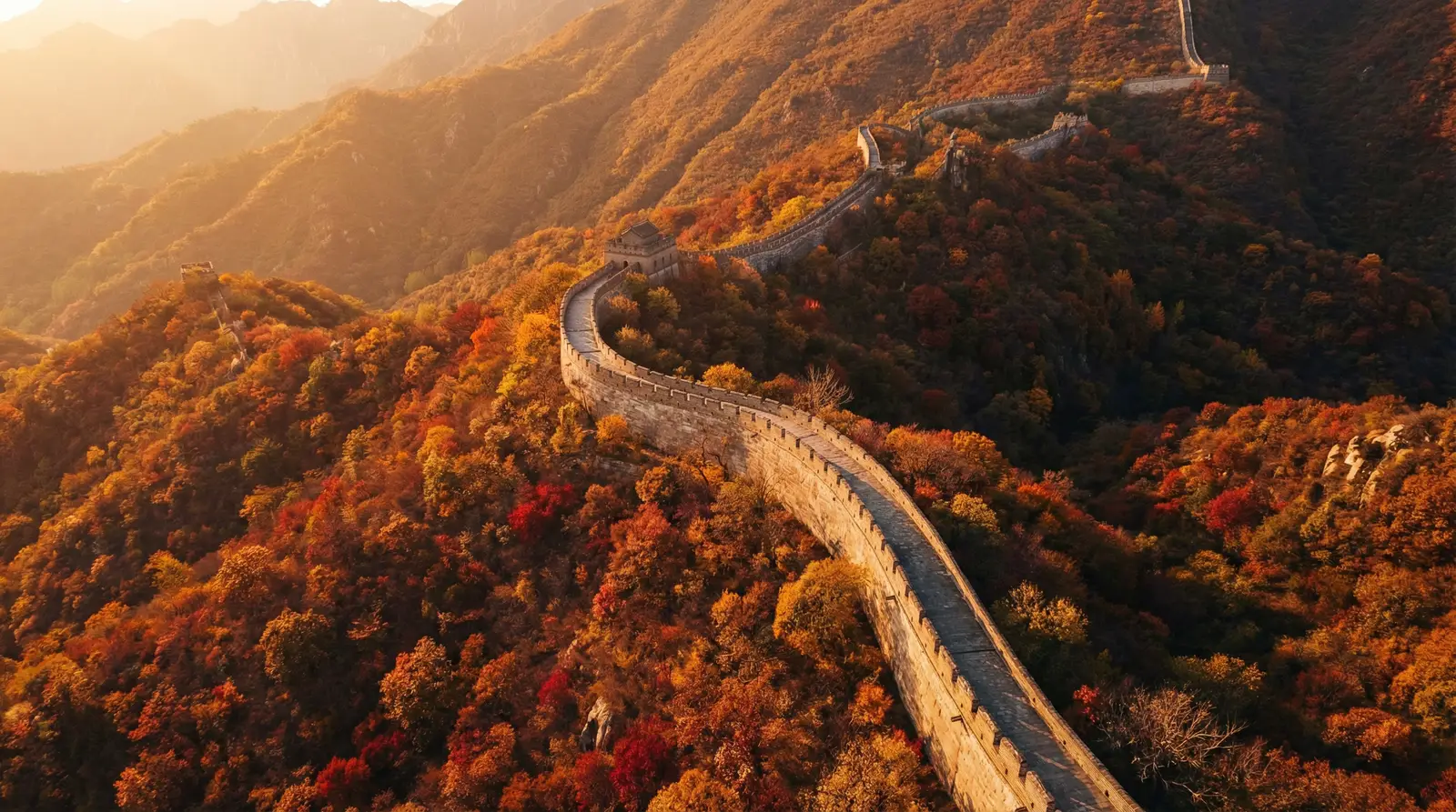 迷人的保拇韩剧免费观看 秋日长城航拍全景